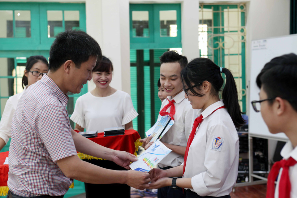 Thông qua chương trình, ban tổ chức mong muốn sẽ cung cấp thêm một kênh thông tin bổ ích về sở hữu trí tuệ cho các thầy cô trong trường để định hướng cho các “nhà sáng tạo nhí”. (Ảnh: Doãn Đức/Vietnam+)