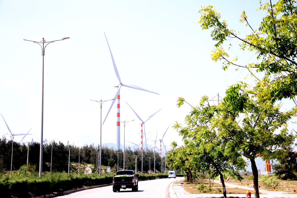 Đường tới những "cối xay gió." (Ảnh: Ngọc Duy/Vietnam+)