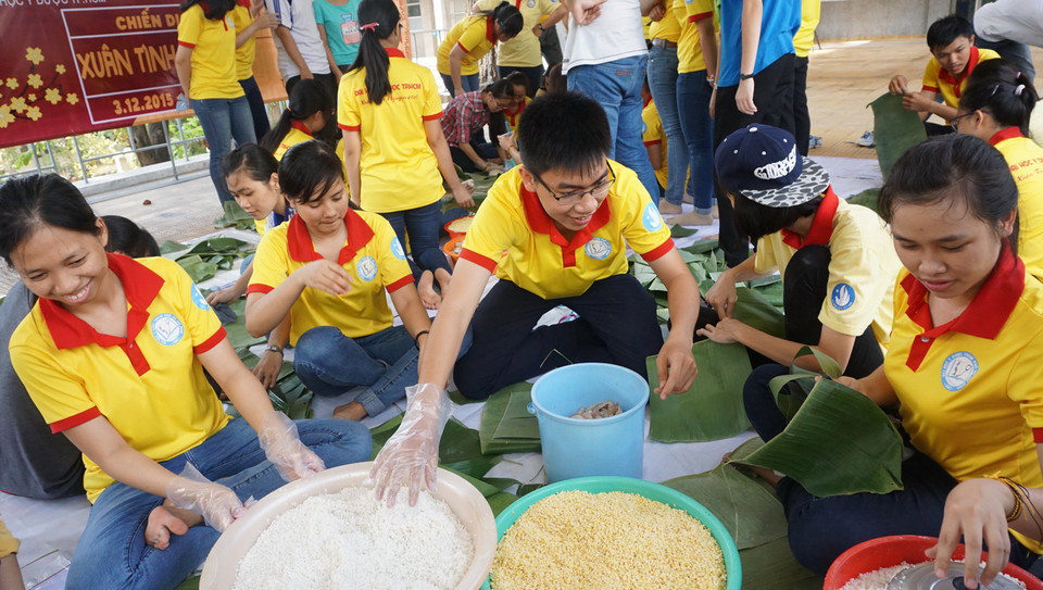 Khởi nguồn từ phong trào sinh viên Nhân Văn đầu những năm 2000, Chiến dịch Xuân tình nguyện đã trở thành một trong hai chiến dịch tình nguyện lớn nhất của học sinh, sinh viên ở Thành phố Hồ Chí Minh.. (Ảnh: Lưu Văn Đạt/Vietnam+) 