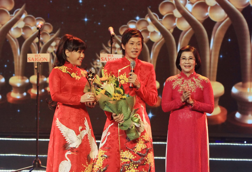  Diễn viên Hoài Linh đoạt giải diễn viên hài được yêu thích nhất. (Ảnh: Phương Vy/TTXVN) 