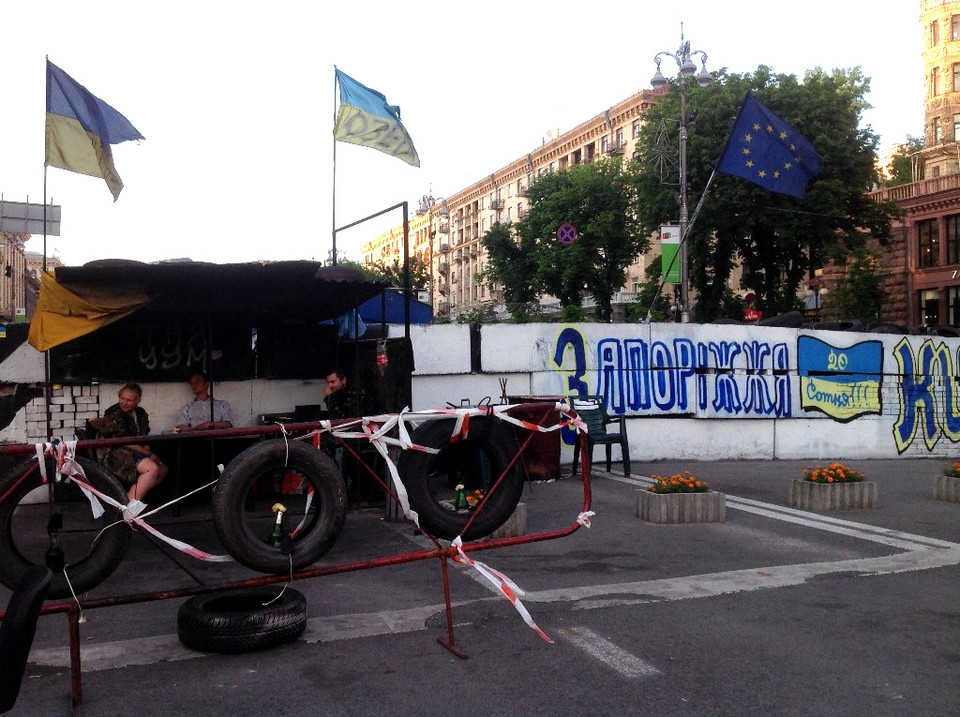 Rào lũy thời chiến trên đường Khresatik. (Ảnh: Quế Anh/TTXVN)