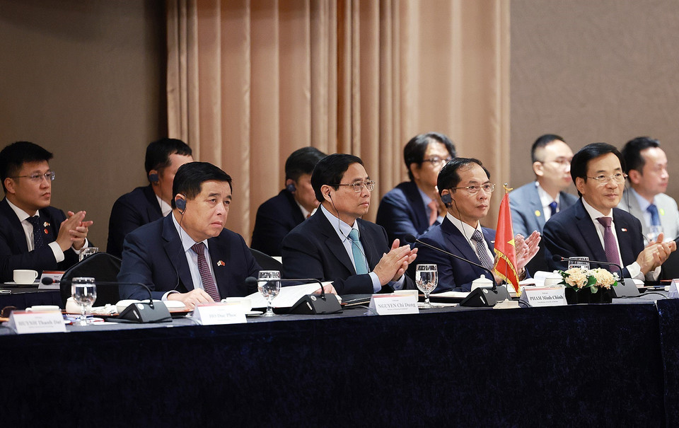 Thủ tướng Phạm Minh Chính tại cuộc Tọa đàm với lãnh đạo một số tập đoàn lớn của Hàn Quốc. (Ảnh: Dương Giang/TTXVN)