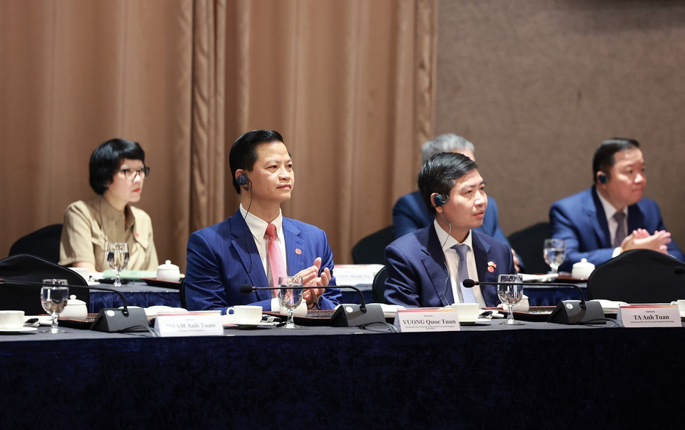 Các đại biểu đoàn Việt Nam dự tọa đàm với lãnh đạo một số tập đoàn lớn của Hàn Quốc. (Ảnh: Dương Giang/TTXVN)