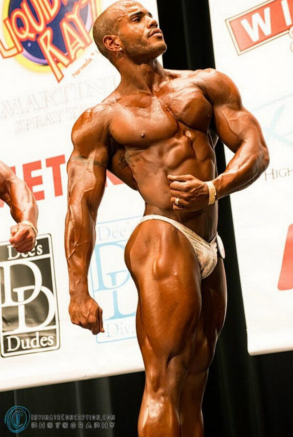 Buck Miller luộn rất tự tin mỗi khi khoe cơ thể cường tráng của mình. (Nguồn ảnh: DailyMirror)