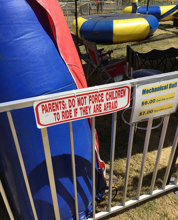 Gửi các bậc phụ huynh: Đừng ép con chơi trò này nếu các bé thấy sợ. (Nguồn: boredpanda)