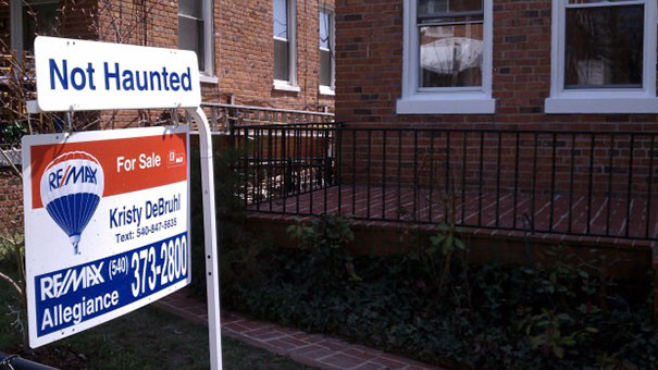 Nhà này không bị ma ám đâu. (Nguồn: boredpanda)