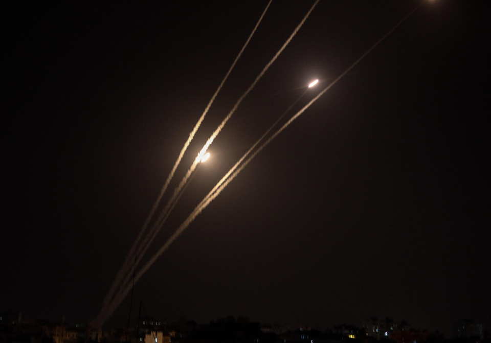 Loạt rocket được phóng từ Dải Gaza xuống lãnh thổ Israel ngày 4/5/2019. (Nguồn: THX/TTXVN)