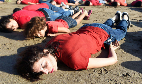 Cậu bé được phát hiện đã chết trên bờ biển Thổ Nhĩ Kỳ. (Nguồn: Express)