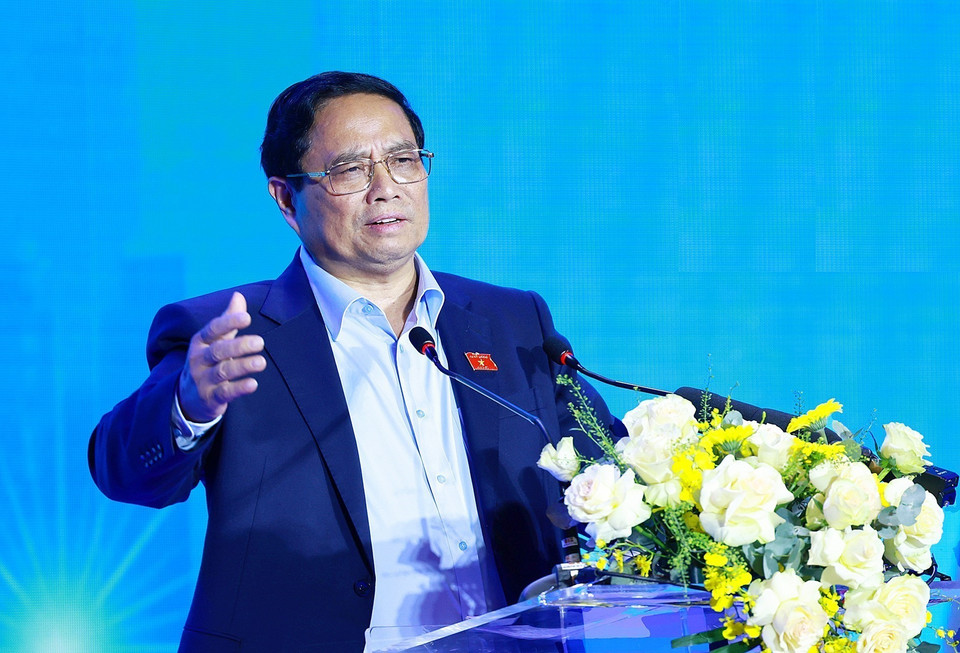 Thủ tướng phát biểu tại Hội nghị sơ kết sáu tháng thực hiện Đề án 06 của thành phố Hà Nội. (Ảnh: Dương Giang/TTXVN)