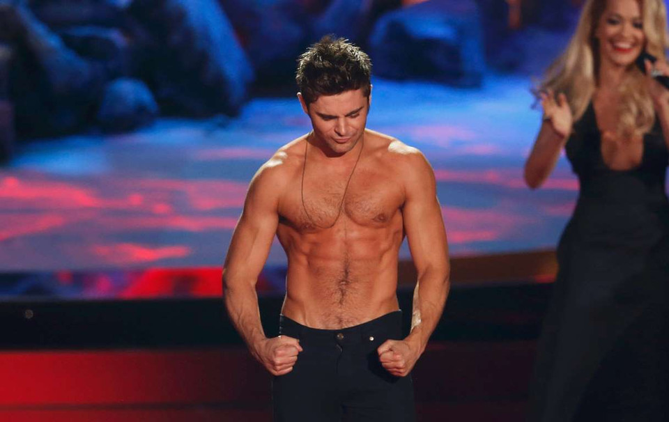 Zac Efron thích các bài tập thể hình nặng. (Nguồn: Reuters)