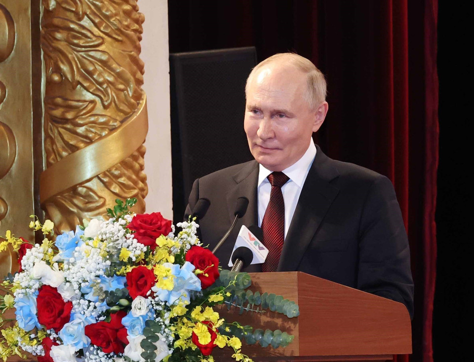 Tổng thống Putin phát biểu tại buổi gặp gỡ lãnh đạo Hội Hữu nghị Việt-Nga và các thế hệ cựu sinh viên Việt Nam học tại Nga. (Ảnh: Nhan Sáng/TTXVN)