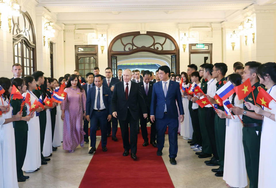 Tổng thống Liên bang Nga Vladimir Putin đến dự buổi gặp gỡ lãnh đạo Hội Hữu nghị Việt-Nga và các thế hệ cựu sinh viên Việt Nam học tại Nga. (Ảnh: Nhan Sáng/TTXVN)