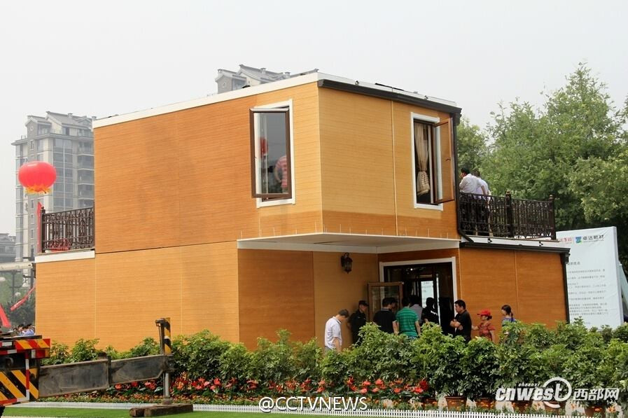 Tất cả các chi tiết đều được in 3D ở một xưởng sản xuất và mang ra lắp ra ở ngoài trời. (Nguồn: CCTVNews)