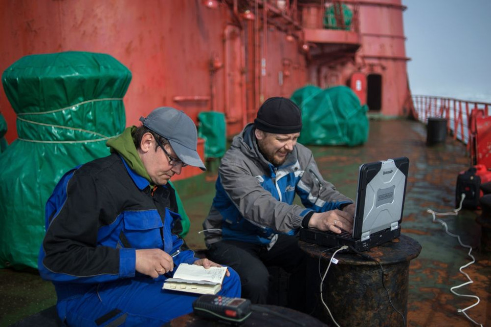 Tổng cộng có 52 người, bao gồm cả phi công, tham gia vào chuyến thám hiểm 'Kara-Winter 2015.' (Nguồn: Sputniknews)