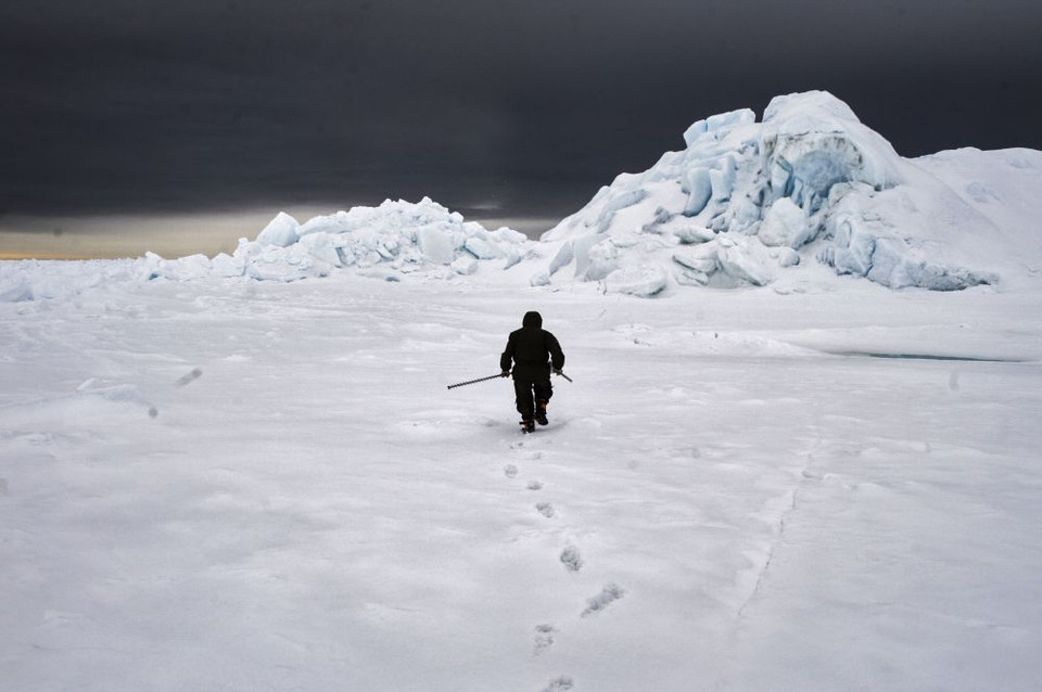 Các thành viên của chuyến đi tiến hành bảo trì 6 trạm thời tiết tự động được lắp đặt trong những chuyến đi trước. (Nguồn: Sputniknews)