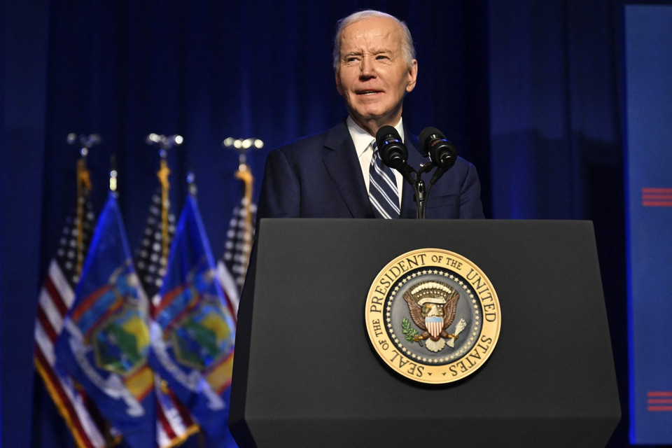 Tổng thống Mỹ Joe Biden ngày 24/4/2024 đã ký ban hành luật về gói viện trợ nước ngoài. (Ảnh: AFP/TTXVN)