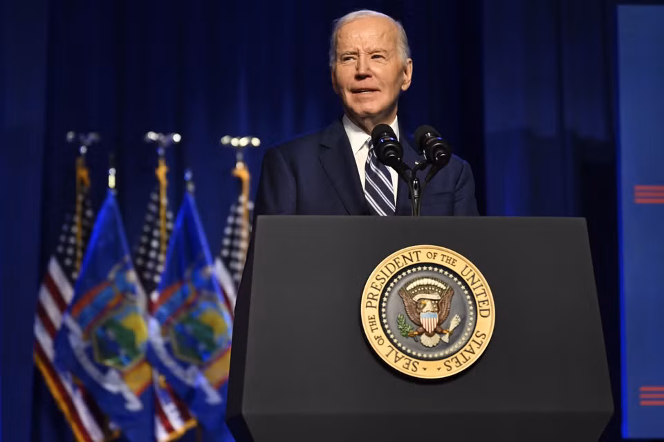 Tổng thống Mỹ Joe Biden ngày 24/4/2024 đã ký ban hành luật về gói viện trợ nước ngoài. (Ảnh: AFP/TTXVN)