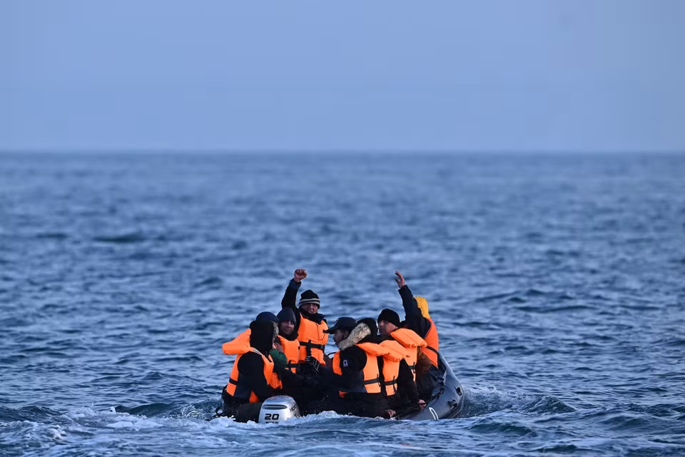 Người di cư qua eo biển Manche để vào Anh. (Ảnh: AFP/TTXVN)