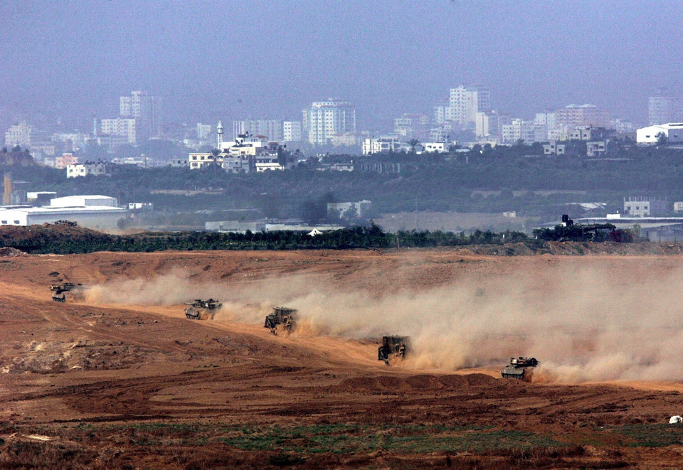 Ngày 24/4/2024, Israel cho biết quân đội nước này đã hoàn tất công tác chuẩn bị cho chiến dịch quân sự ở thành phố Rafah (Dải Gaza) mà Tel Aviv coi là thành trì cuối cùng của phong trào Hồi giáo Hamas. Chiến dịch sẽ được triển khai ngay khi nhận được chỉ thị của Thủ tướng Benjamin Netanyahu. (Ảnh: AFP/TTXVN)