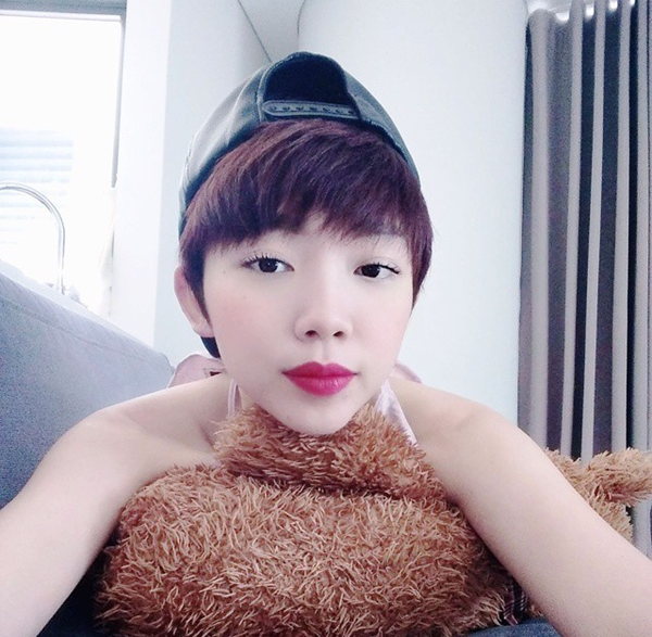 Cũng nhờ sự lăngxê của Tiên mà hiện nay, kiểu tóc này được xem là một trong những kiểu tóc thời thượng nhất năm 2015.