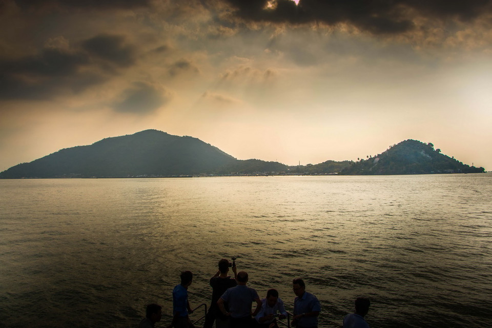 Diện tích tự nhiên của Kiên Hải hơn 2.500 ha, dân số gần 5.000 hộ với hơn 21.000 khẩu; trong đó dân tộc Kinh chiếm hơn 97 %, còn lại là dân tộc Khmer, dân tộc Hoa. (Ảnh: Duy Khương/TTXVN)