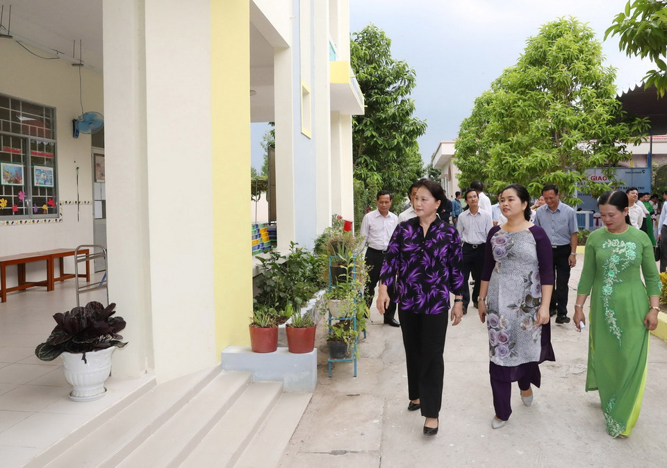 Chiều 3/5, Chủ tịch Quốc hội Nguyễn Thị Kim Ngân đến dự Lễ bàn giao và đưa vào sử dụng trường Mầm non Hưng Thịnh (thành phố Cần Thơ). (Ảnh: Trọng Đức/TTXVN)