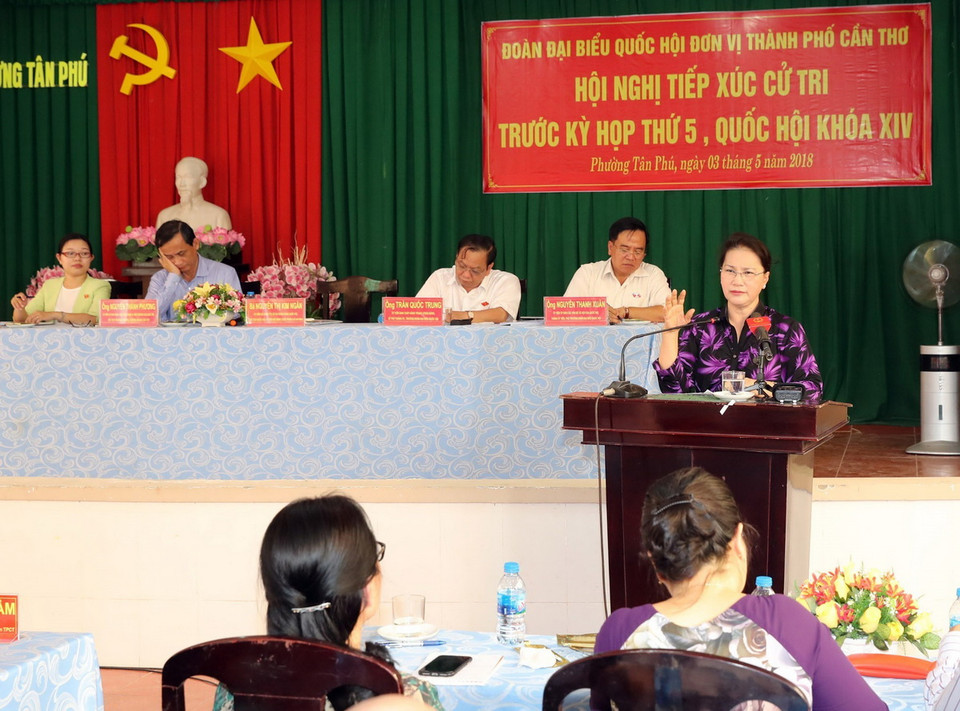 Chủ tịch Quốc hội Nguyễn Thị Kim Ngân phát biểu tại buổi tiếp xúc. (Ảnh: Trọng Đức/TTXVN)