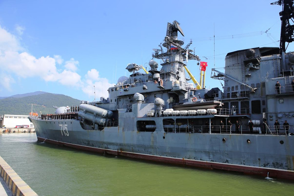 Tàu Bystry được trang bị các trang thiết bị tối tân, hiện đại với hệ thống ngư lôi gồm 8 ống phóng 533mm, hai giàn phóng tên lửa chống ngầm RBU-1000 và trực thăng Ka-27 Helix… (Ảnh: Trần Lê Lâm/TTXVN)