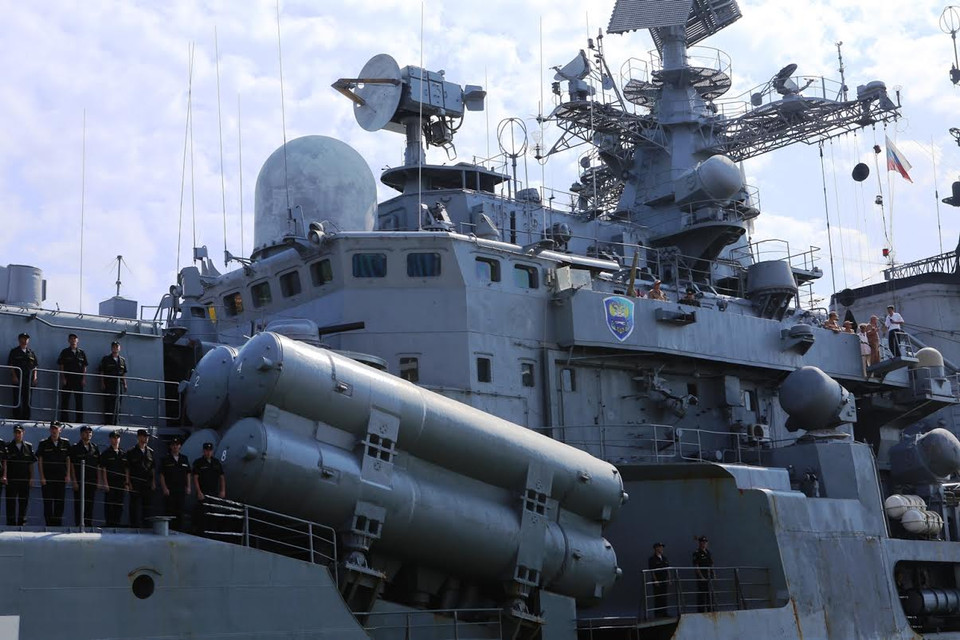 …với hệ thống 8 ống phóng tên lửa chống hạm Moskit SSM P-270, 48 ống phóng tên lửa phòng không Shtil SAM. (Ảnh: Trần Lê Lâm/Vietnam+)