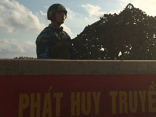 Không một phút giây lơi là cảnh giác (Ảnh: ĐNT/Vietnam+)