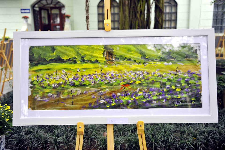 Một số tác phẩm của các họa sĩ có tác phẩm tham gia triển lãm. (Ảnh: Khánh Long/Vietnam+)