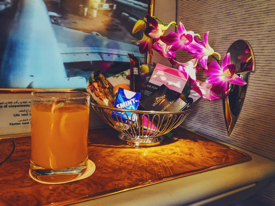 Hành khách còn có thể tận hưởng những giây phút tuyệt vời khi xem phim hay chơi game trên màn hình cảm ứng. (Nguồn: businessinsider)