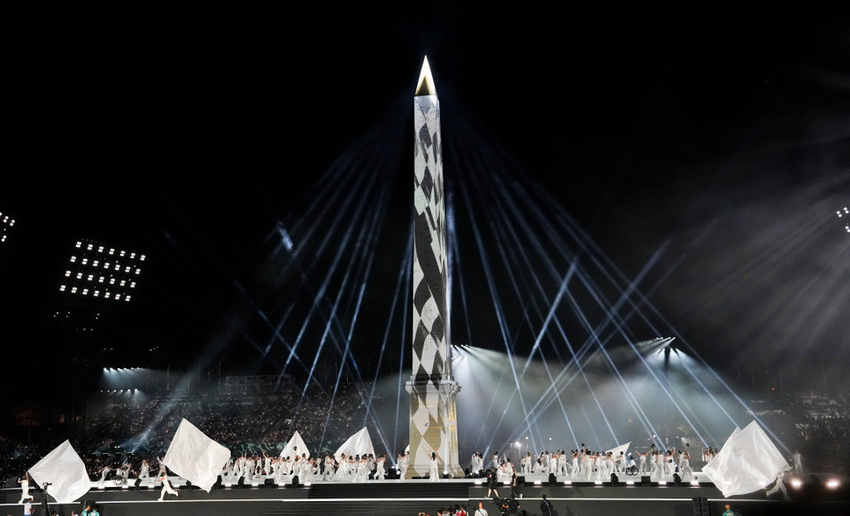 Màn biểu diễn tại lễ khai mạc Paralympic Paris 2024. (Ảnh: THX/TTXVN)