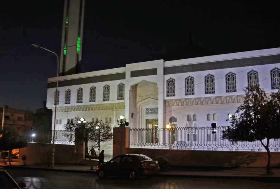 Một nhà thờ Hồi giáo ở Damascus, rạng sáng 14/4. (Nguồn: AFP)