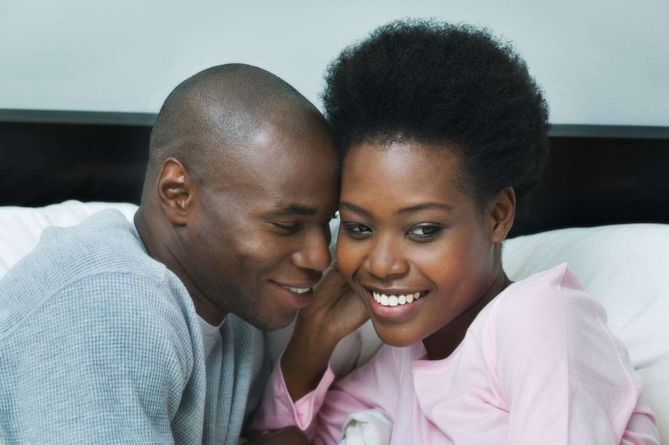 Các cặp vợ chồng thường hài lòng, tự tin về 'chuyện ấy' hơn so với những người độc thân. (Nguồn: Corbis)