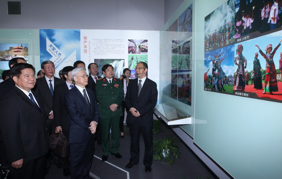  Tổng Bí thư Nguyễn Phú Trọng thăm Nhà Triển lãm quy hoạch thành phố Côn Minh. (Ảnh: Trí Dũng/TTXVN) 