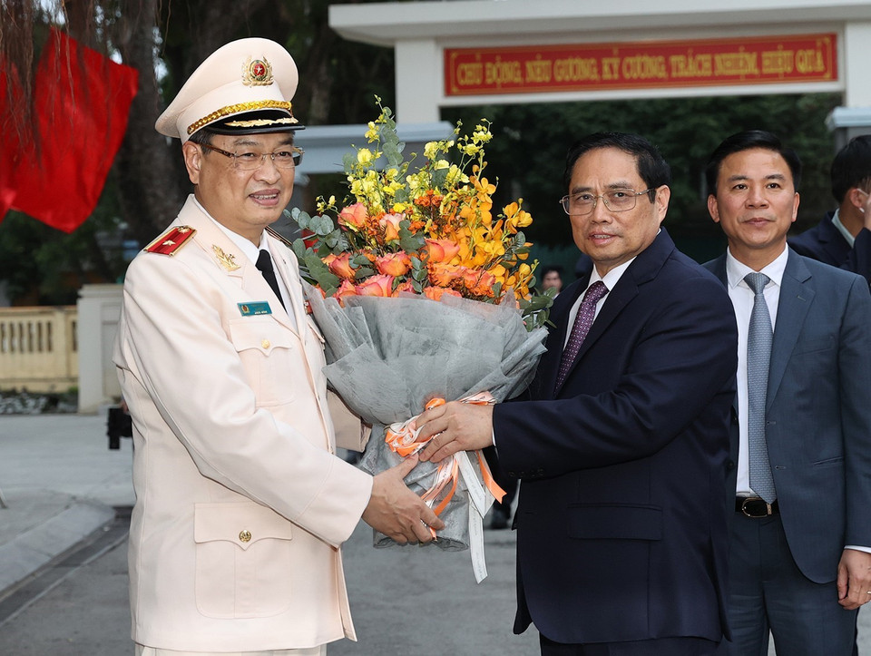 Thủ tướng Phạm Minh Chính thăm cán bộ, chiến sỹ Công an tỉnh Thanh Hóa nhân dịp đón xuân Nhâm Dần. (Ảnh: Dương Giang/TTXVN)