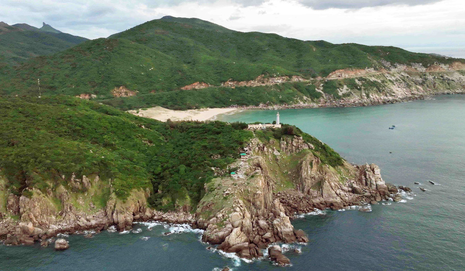 Hiện nay, tỉnh Phú Yên đang tiếp tục triển khai các giải pháp nhằm phát triển ngành du lịch hiệu quả, toàn diện và bền vững, phấn đấu đến năm 2030, tổng lượt khách du lịch đến với Phú Yên đạt 7 triệu lượt. (Ảnh: Vũ Sinh/TTXVN)