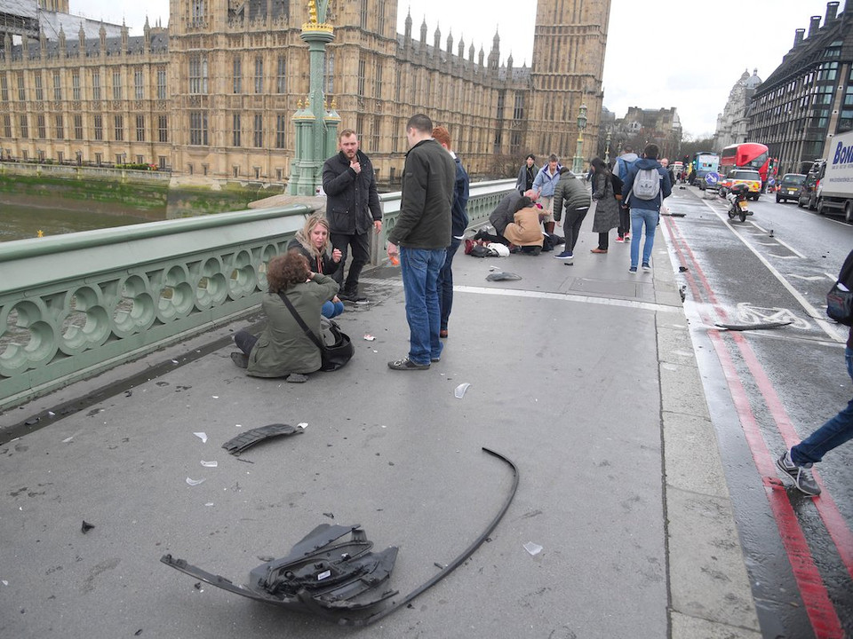 Vụ tấn công bắt đầu trên cầu Westminster lúc 2 giờ 40 phút chiều 22/3 (giờ Anh), một chiếc xe chở nghi phạm đã đâm vào người dân. (Nguồn: Reuters)