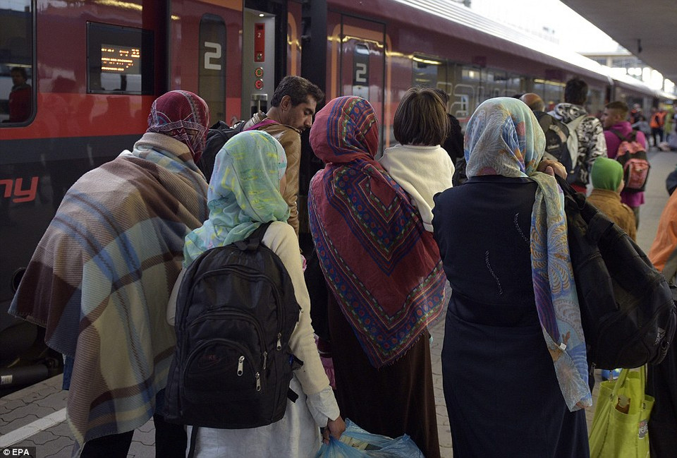Một nhóm người tị nạn ở nhà ga Westbound (Vienna). (nguồn: dailymail)