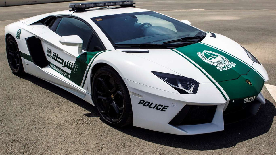 Lamborghini Aventador ở Dubai có giá 400.000 và có vận tốc tối đa 349km mỗi giờ. (Nguồn: AP)