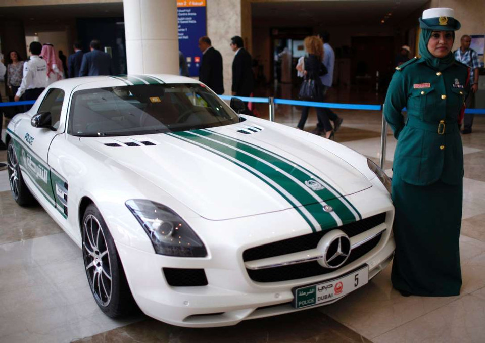 Mercedes-Benz SLS AMG ở Dubai có thể tăng tốc từ từ 0 tới 100km mỗi giờ chỉ trong 3,8 giây. (Nguồn: Reuters) 