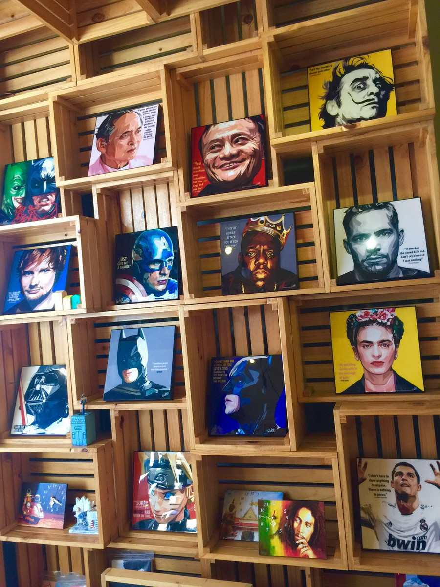 Những phòng tranh nhiều màu sắc... (Ảnh: PV/Vietnam+)