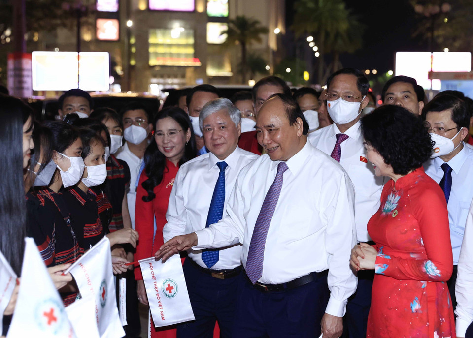 Chủ tịch nước Nguyễn Xuân Phúc với các đại biểu tại buổi lễ. (Ảnh: Thống Nhất/TTXVN)