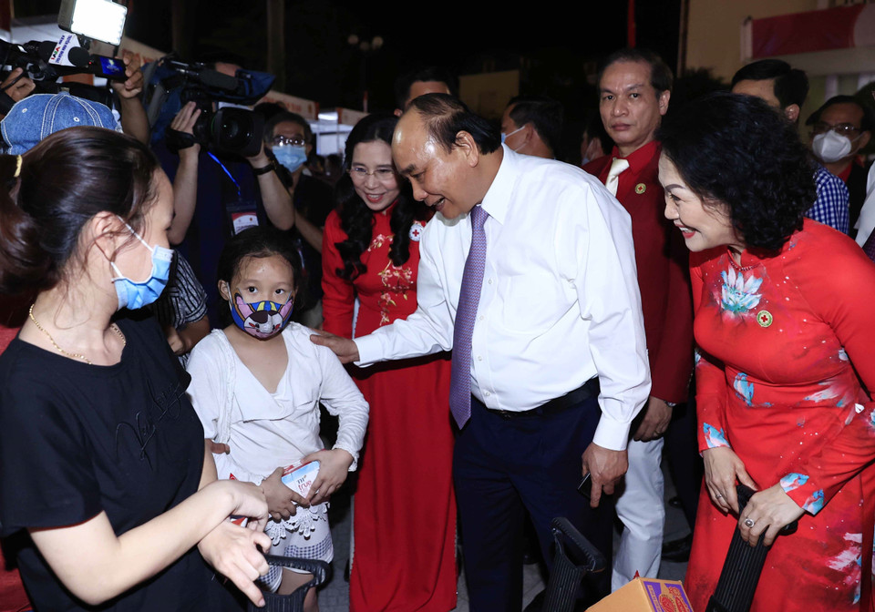 Chủ tịch nước và các đại biểu tại buổi lễ. (Ảnh: Thống Nhất/TTXVN)