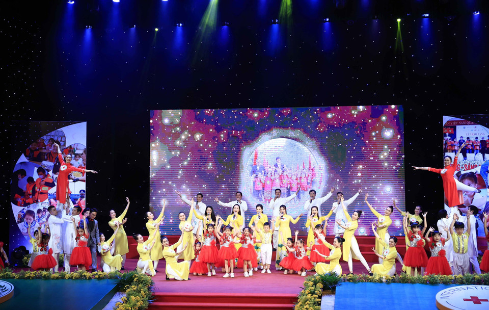 Chương trình văn nghệ chào mừng. (Ảnh: Thống Nhất/TTXVN)