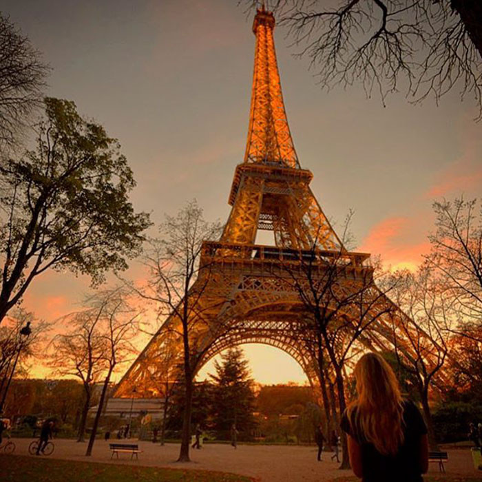 Cô gái trẻ 26 tuổi đã làm nhiều điều mà tuổi trẻ luôn mong ước. (Nguồn: boredpanda)