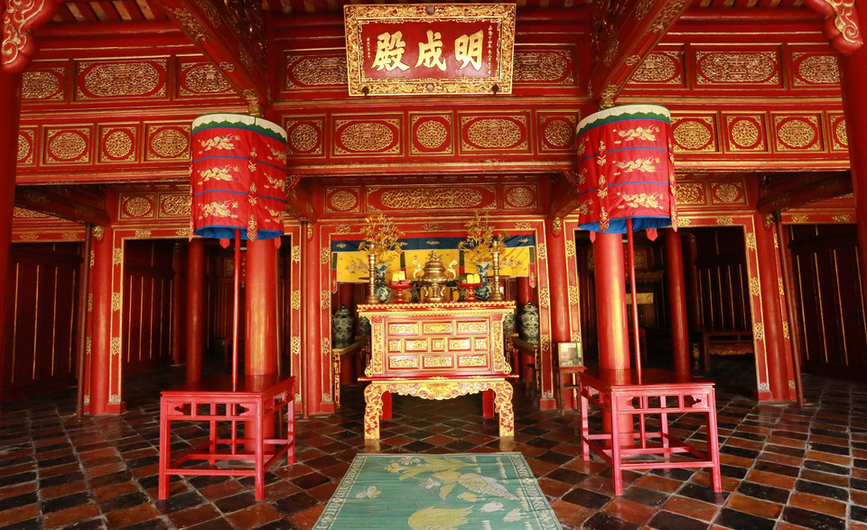 Điện thờ trong lăng vua Gia Long. (Ảnh: Hồ Cầu/TTXVN)