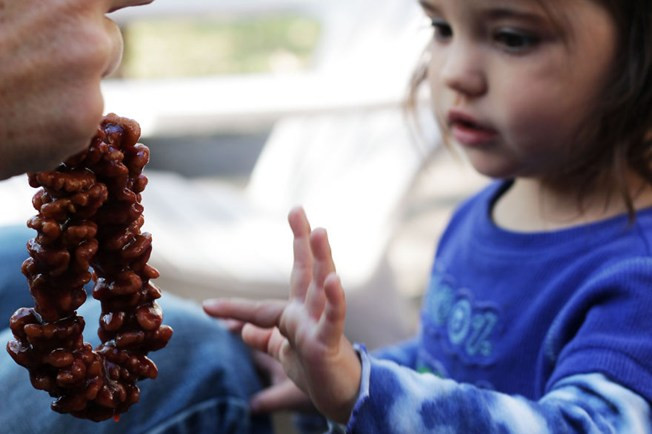 Hạt Walnut nhúng nước ép nho (Gruzia).