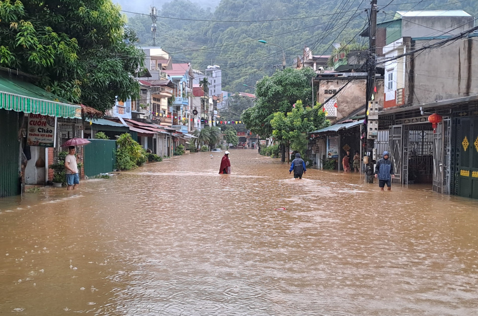 Nước thượng nguồn đổ về gây ngập lụt trên diện rộng ở Hà Giang. (Ảnh: Đức Thọ/TTXVN)